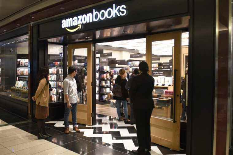 Amazon closes its bookstores in the United States