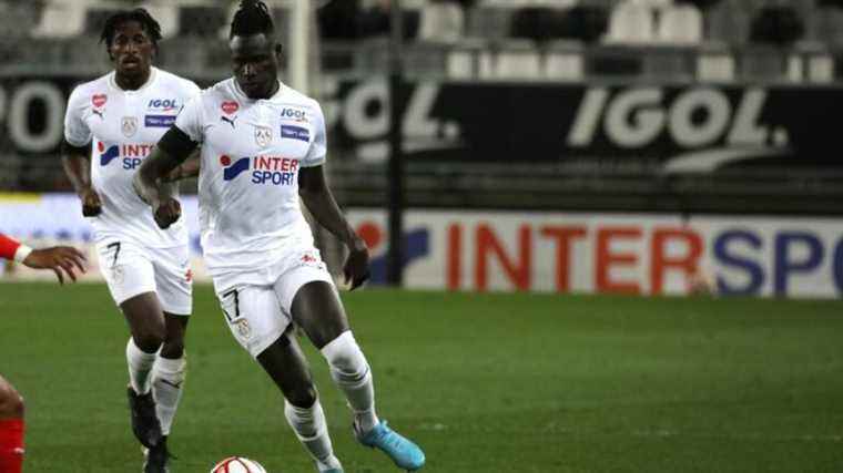 Amiens caught on the wire by Dijon (1-1)