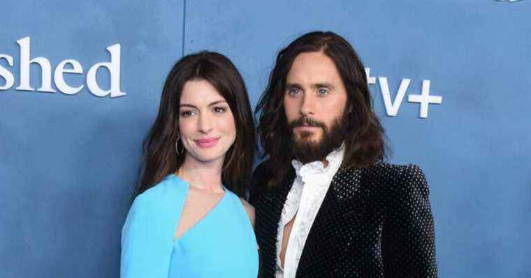 Anne Hathaway: Her dress shows a lot, Jared Leto is amazed!