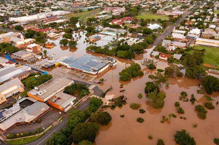 Australia |  Tens of thousands urged to flee floods