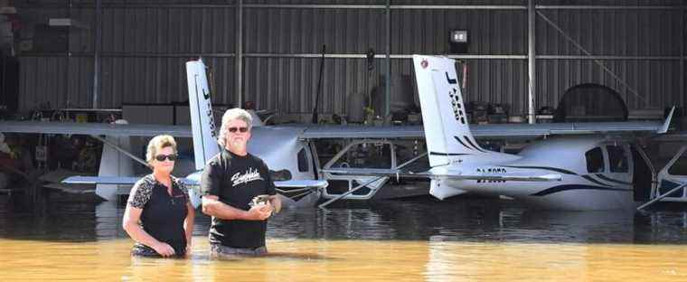 Australia floods: 12 dead, rains head for Sydney