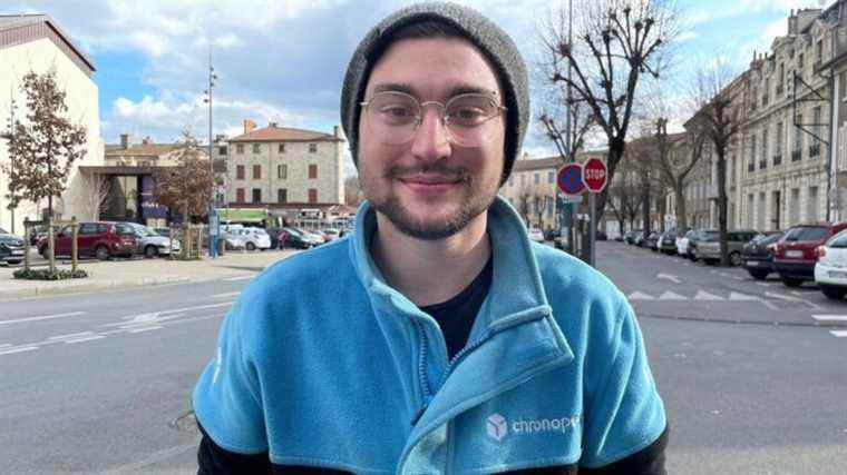 Bastien, 22, hesitates to vote for Emmanuel Macron or Eric Zemmour