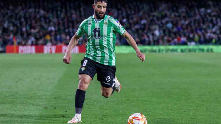 Betis Seville in the colors of Ukraine during the warm-up