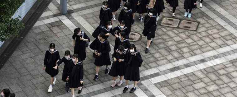 Black hair and compulsory white laces: rebellion against strict school regulations in Japan