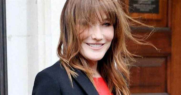 Carla Bruni-Sarkozy red divine, she finds her best friends of the 1990s!