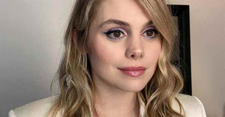 Coeur de Pirate appears naked on a piano: the young mother announces her return