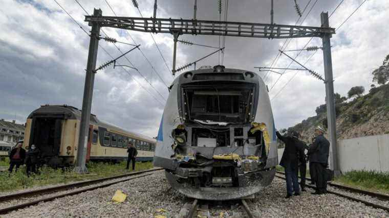 Collision between two trains injured 95