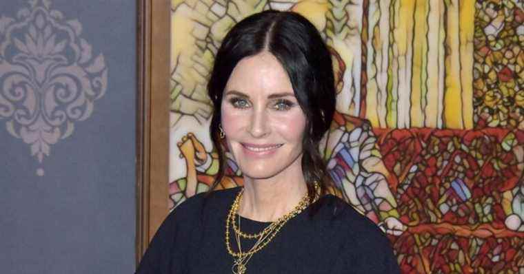 Courteney Cox terrorized by a ghost, she sells her house!