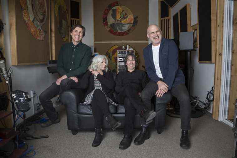 Cowboy Junkies |  On familiar ground ★★★