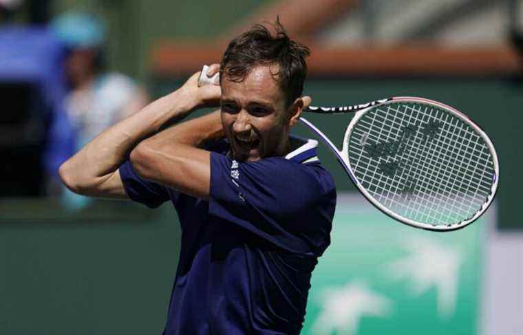 Daniil Medvedev loses his footing in Indian Wells and is already falling from his throne