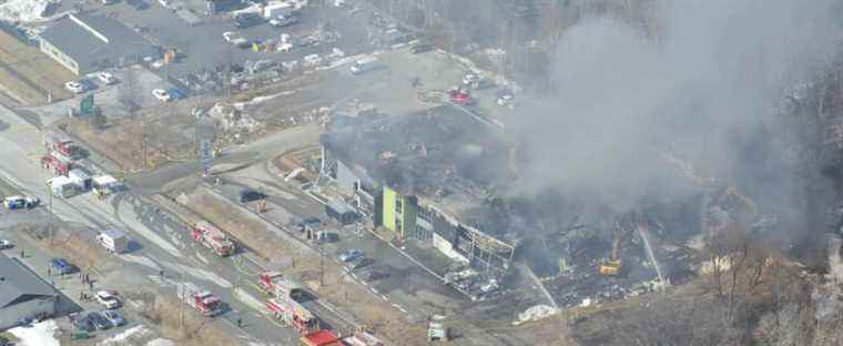 [EN IMAGES] Explosion in a Sherbrooke business, several injured