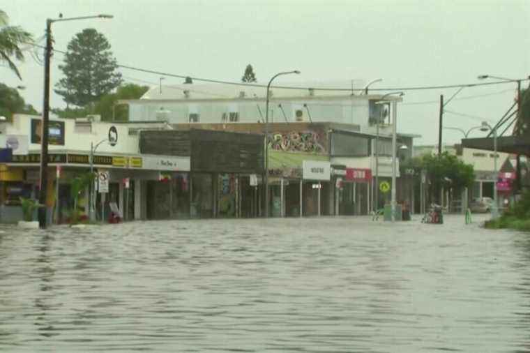 Eastern Australia hit by floods