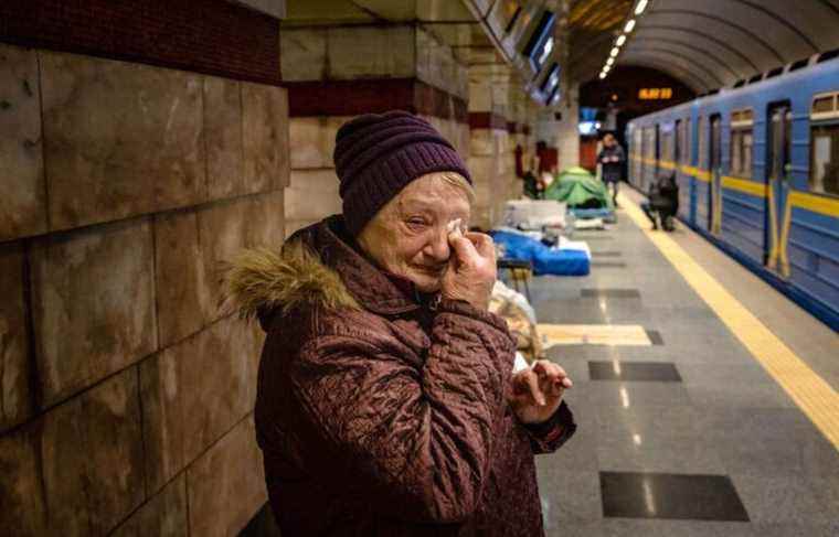 Elderly Ukrainians find shelter on metro trains in Kyiv