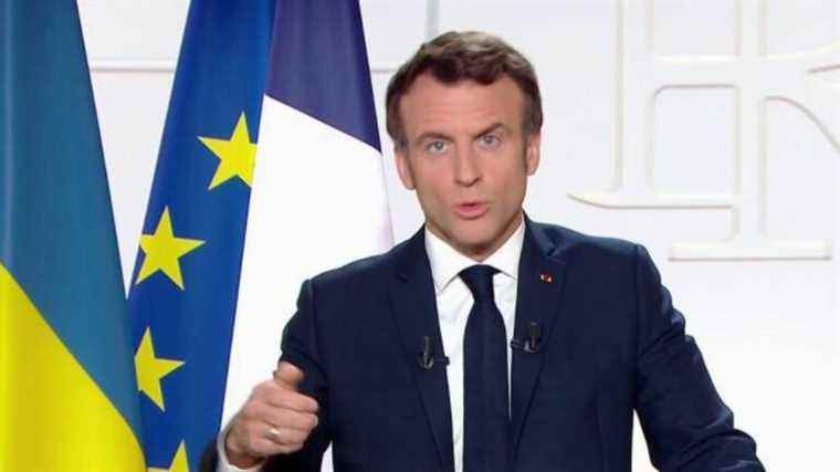 Emmanuel Macron declares himself a candidate