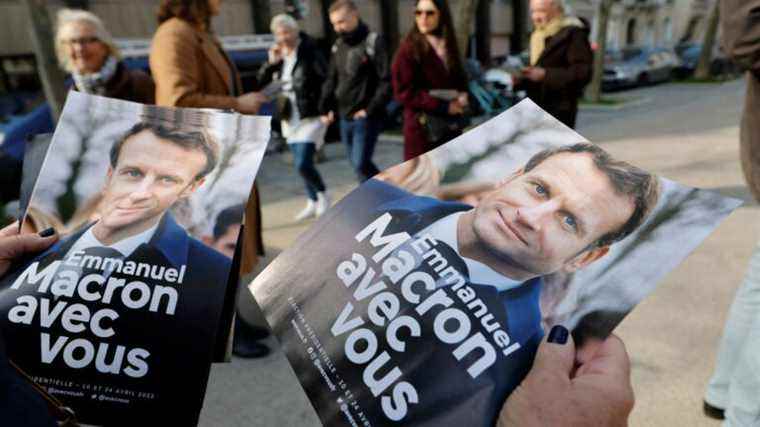 Emmanuel Macron passes the 30% mark of voting intentions in the first round, according to a poll