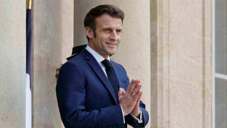 Emmanuel Macron pinned for the use of his Twitter account by a commission which controls the campaign