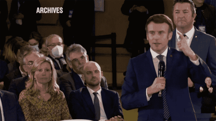 Emmanuel Macron unveils his program