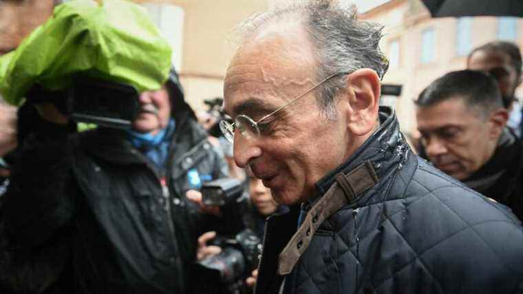 Eric Zemmour receives an egg during a trip to Tarn-et-Garonne