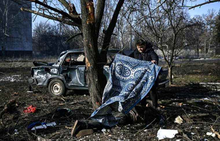 Exodus Accelerates as Russia Pounds Ukrainian Towns