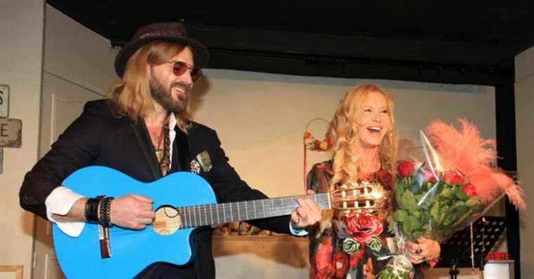 Fiona Gélin and her young darling Richard Bauduin accomplices on stage