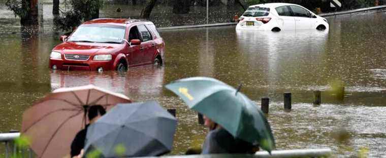 Floods: tens of thousands of Australians asked to evacuate