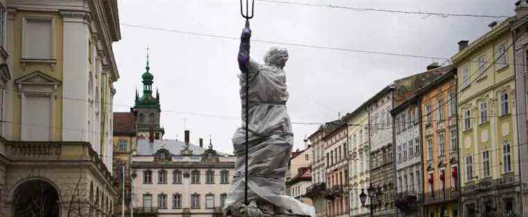 For fear of Russian bombs, Lviv tries to protect its cultural heritage