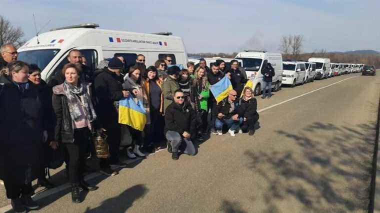 French paramedics delivered fifteen ambulances to Ukraine on Saturday, including a vehicle from Avignon