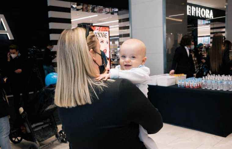 Gathering at the Eaton Center: “Breastfeeding should be done everywhere”