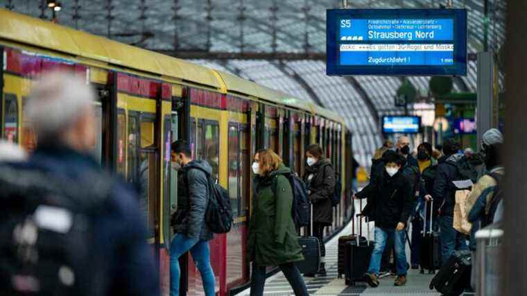 Germany lowers the price of public transport and considers keeping coal-fired power stations “on standby”