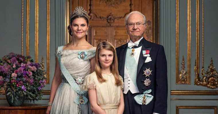 Grand Victoria of Sweden: new official family portraits, with tiaras and evening dresses