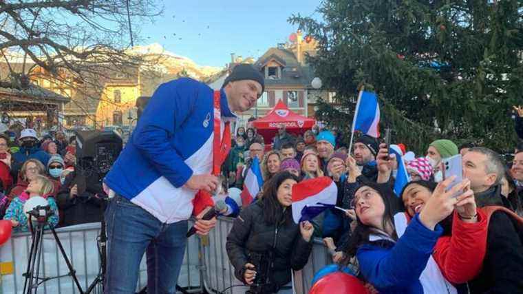 IN PICTURES – Emilien Jacquelin came to celebrate his medals in Villard-de-Lans