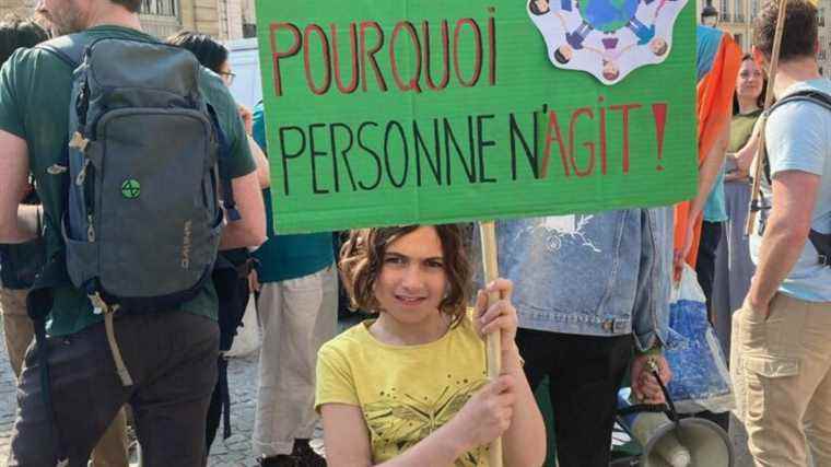 In Paris, the Youth for Climate movement takes to the streets to demand concrete changes in climate policy