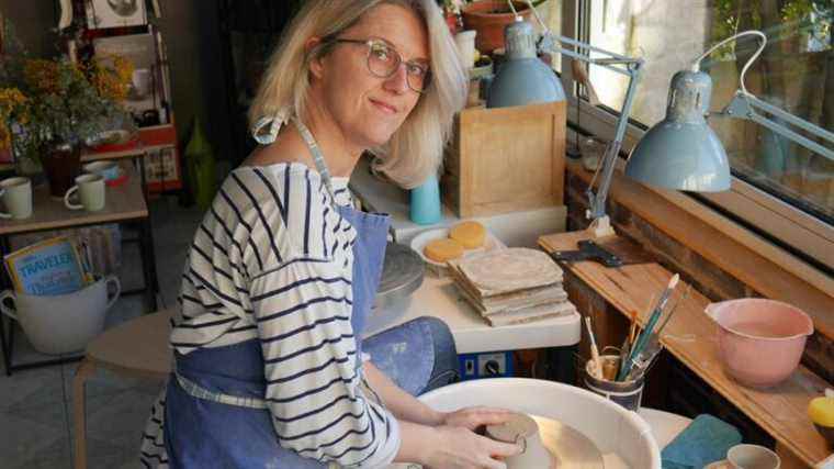 In Reims, a ceramist makes first name bowls in Braille