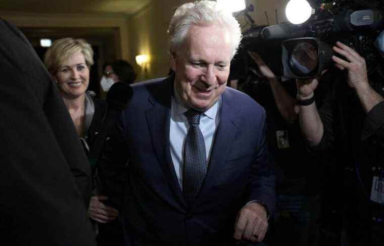 In front of the Conservatives, Charest is desired