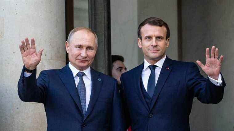 Is Emmanuel Macron the only head of state to discuss with Vladimir Putin?