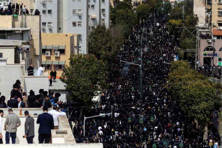 Israel |  Massive crowd at funeral of ‘Prince of Torah’