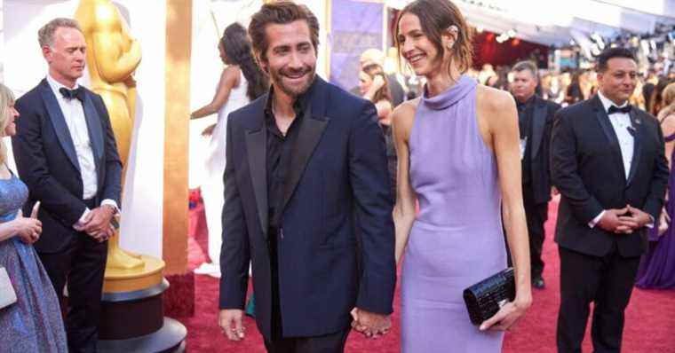 Jake Gyllenhaal and his young French girlfriend make a strong impression on the red carpet