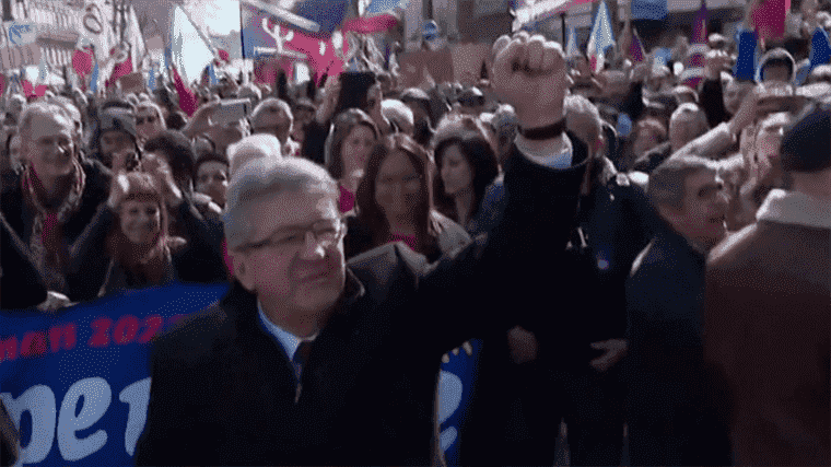 Jean-Luc Mélenchon gathers a large crowd in Paris and hopes for the second round