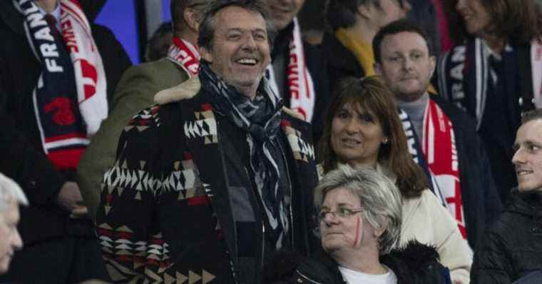 Jean-Luc Reichmann with Nathalie, Maxim Nucci with Isabelle Ihurburu… People supporters of the XV of France