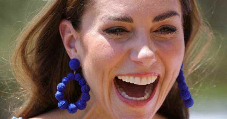 Kate Middleton shakes her maracas, Prince William sways like crazy in the Caribbean!