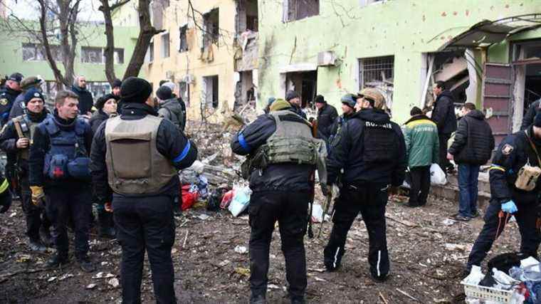 Kiev prepares for siege, Mariupol hopes for humanitarian aid