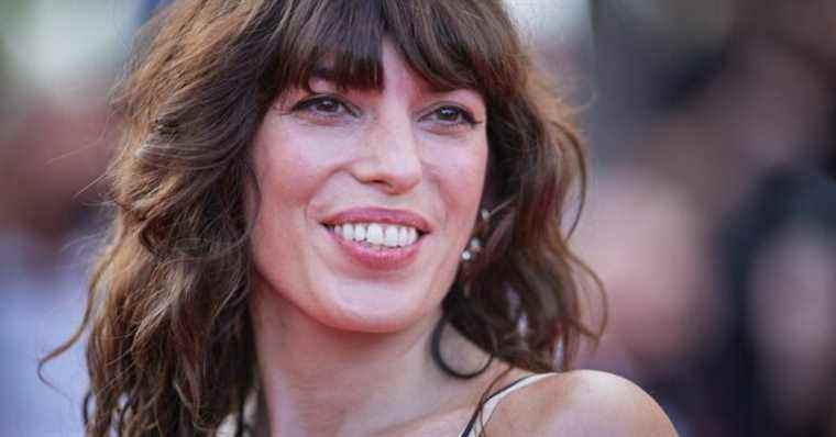 Lou Doillon is pregnant with her 2nd child!  Nice video of her already round belly