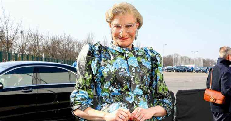 Madame Doubtfire more real than life and the buttocks in the air: unusual appearance at Fashion Week!