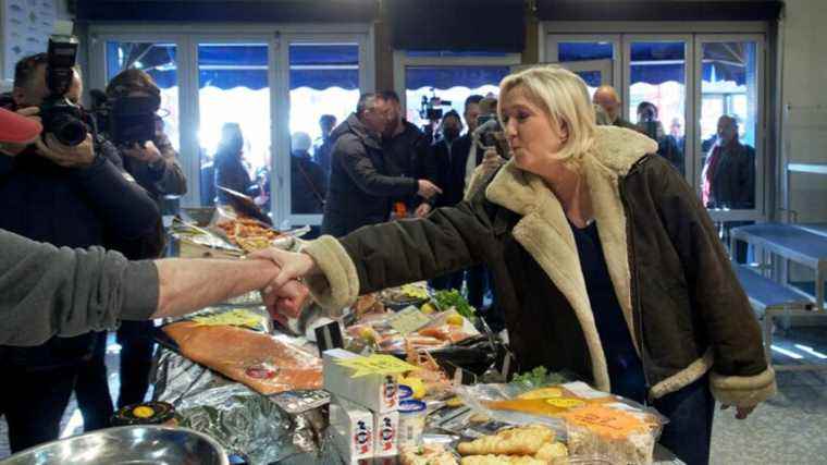 Marine Le Pen campaigning in Loiret, as a candidate for purchasing power