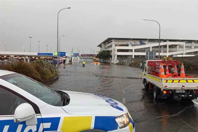 New Zealand |  Storms cause shipwreck and flooding