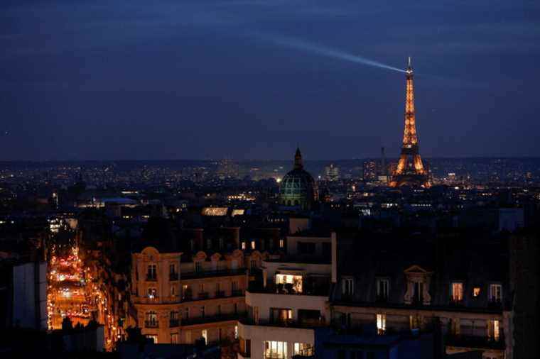 New radio antenna |  The Eiffel Tower now culminates at 330 m