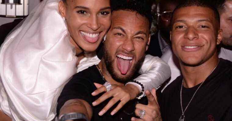 Neymar too big party animal?  His group of friends pointed out by a relative