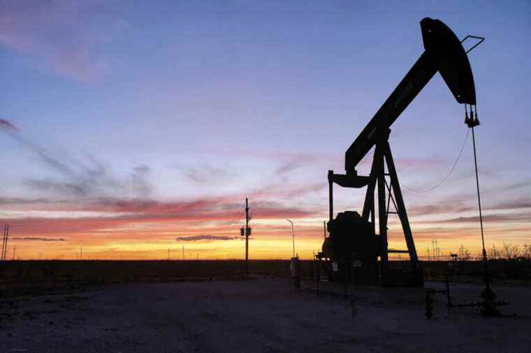 Oil retreats as Russia maintains crude exports