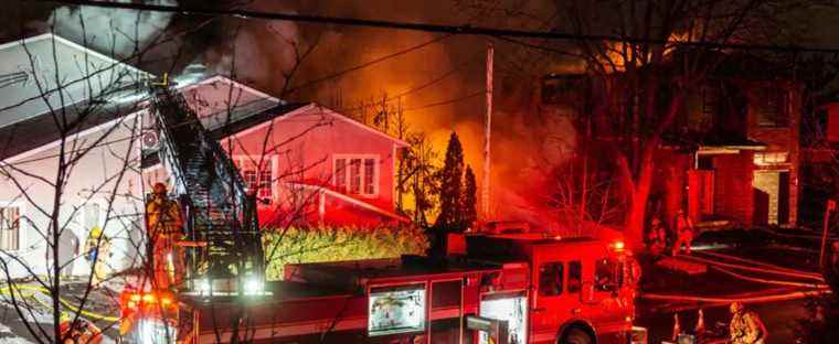 [PHOTOS] A building under construction ravaged by a major fire in Longueuil