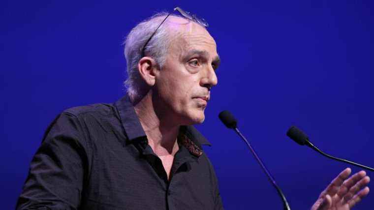 Philippe Poutou: the art of etiquette